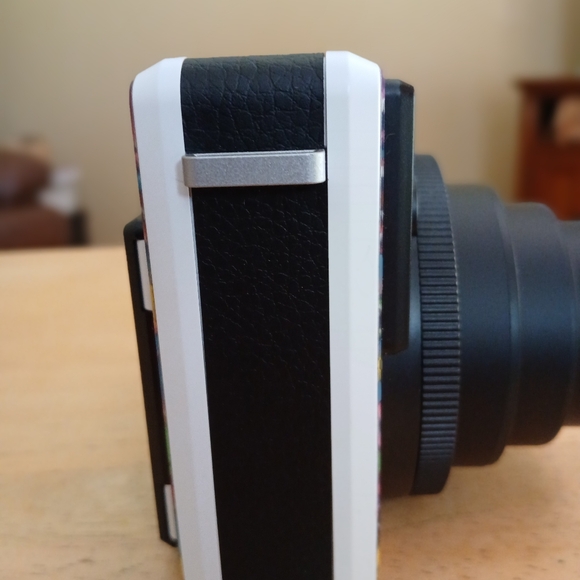 LEICA Sofort Instant Film Camera 2753 - Picture 6 of 16